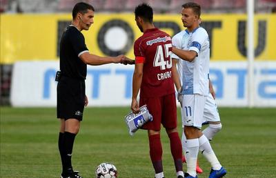 EXCLUSIV Dan Petrescu nu exagerează: arbitrii o fac pe Craiova campioană! Iată scorul erorilor comise în play-off: cum ar arăta clasamentul fără greșeli în lupta la titlu