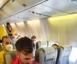 Cu Gazeta Sporturilor spre Tokyo » Olimpicii României au răsfoit ediția specială dedicată lor de GSP în ziua zborului