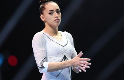Larisa Iordache, dezvăluiri despre sacrificiile din gimnastică: „Durerea era infernală, ajunsesem să-mi trag piciorul cu mâinile”