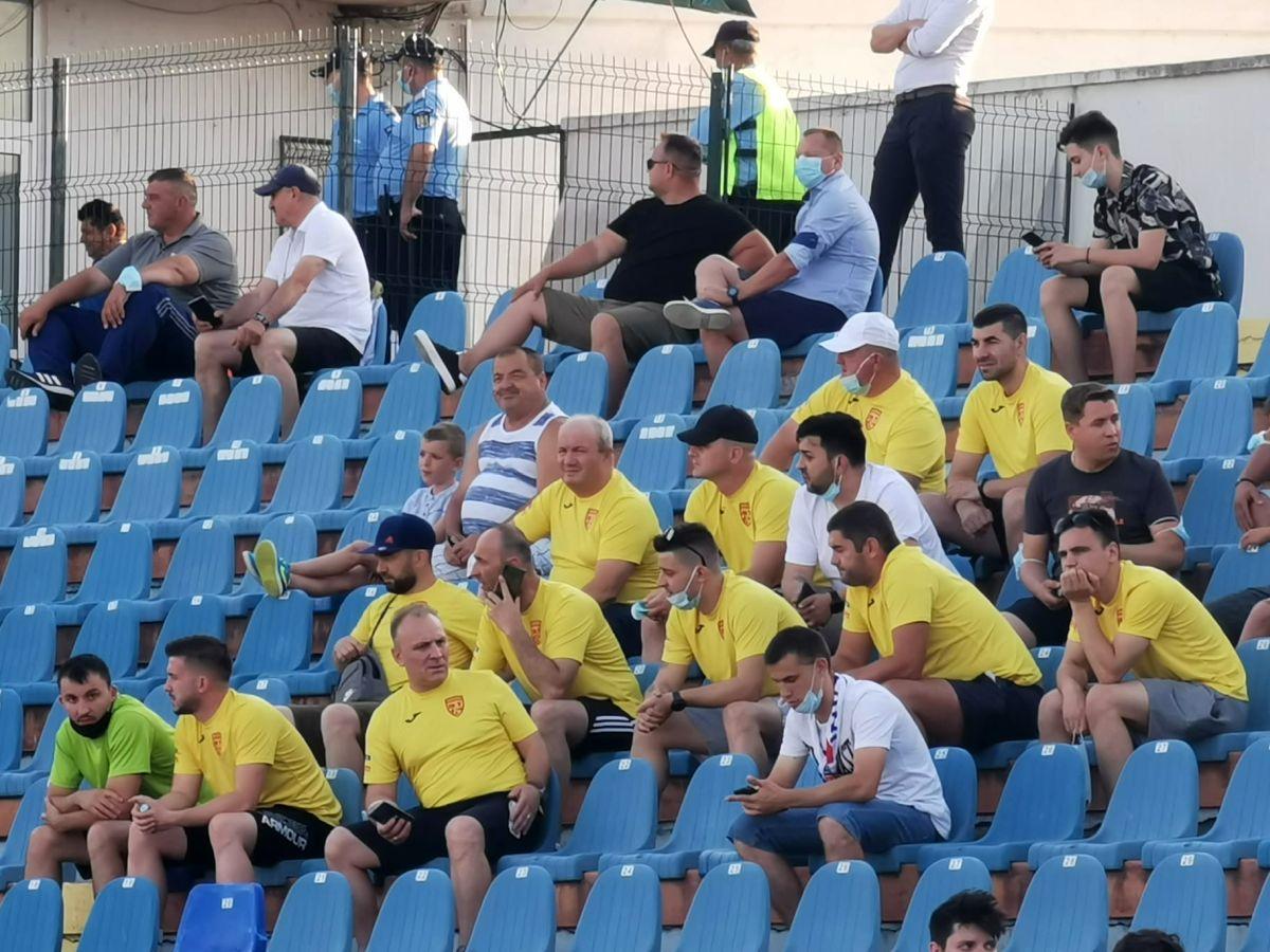 Război pe toate fronturile! Peluza Nord, mesaj acid pentru CSA Steaua, pe stadionul din Botoșani