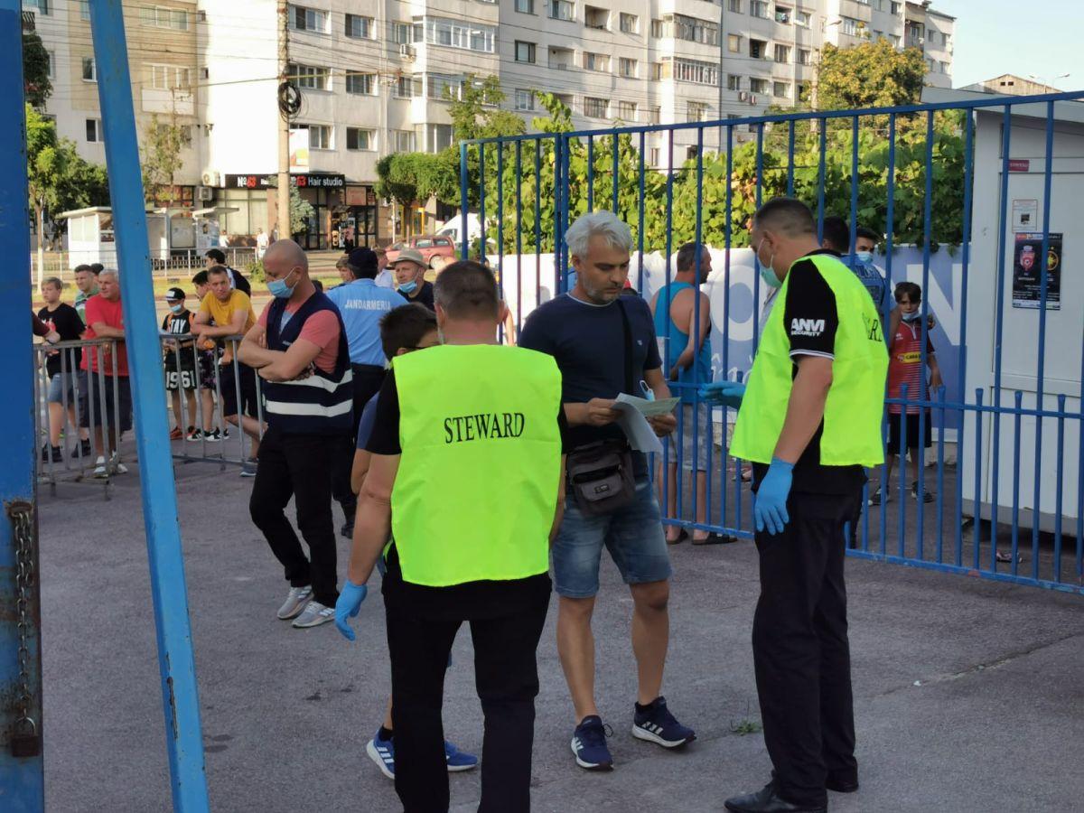 Război pe toate fronturile! Peluza Nord, mesaj acid pentru CSA Steaua, pe stadionul din Botoșani