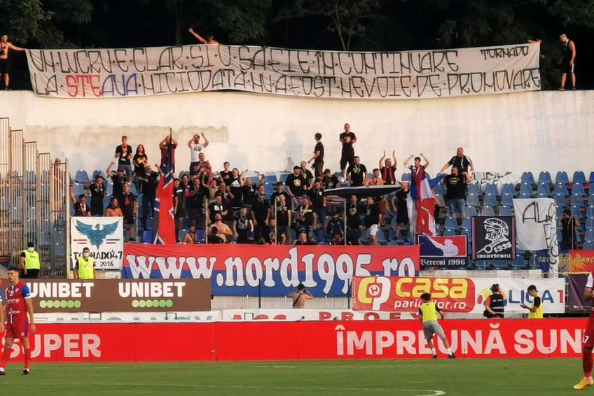 Peluza Nord a făcut deplasarea la Botoșani și a luat-o la țintă pe CSA Steaua. FOTO: Ionuț Tabultoc