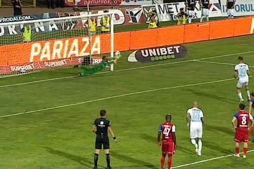Eduard Pap a apărat penalty-ul lui Tănase / Captură Telekom Sport