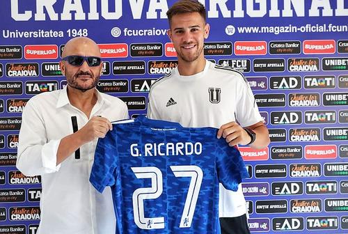 Ricardo Grigore, în dreapta, alături de Adrian Mititelu // foto: Facebook @ Fotbal Club Universitatea 1948