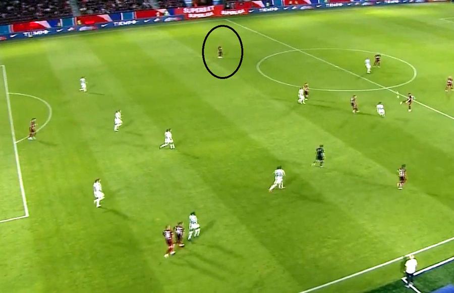 Unde se afla Cristi Manea (încercuit), în momentul degajării lui Țîru Gol de cascadorii râsului în Gruia, cu fostul jucător de la FCSB în prim-plan
