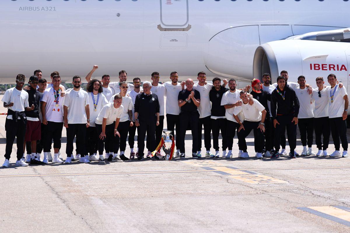 Petrecerea spaniolilor în avionul spre Madrid