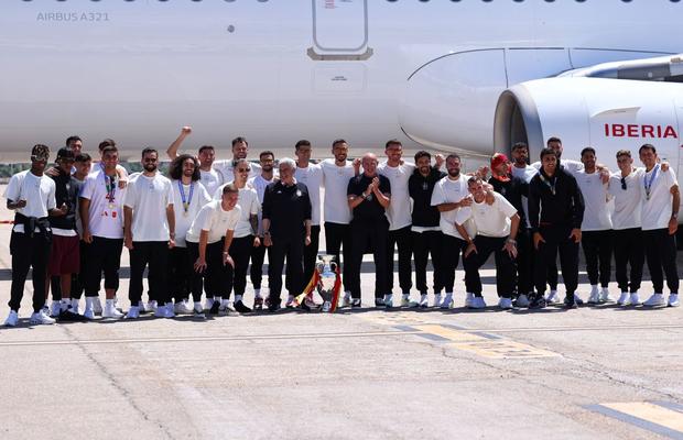 Campionii Europei, petrecere în avionul care i-a adus la Madrid! Imagini de neratat: cum au fost surprinși Yamal, Rodri, Gavi și Nico Williams