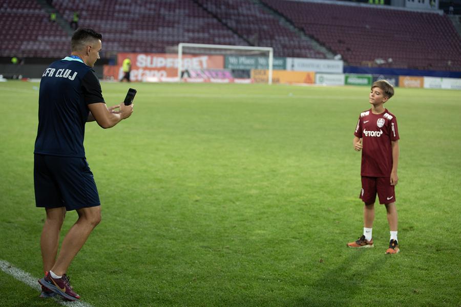 Hoban și fiul său Fotbalul învinge gradele » Ce nu s-a văzut la TV în CFR Cluj - Dinamo, din prima etapă a Superligii