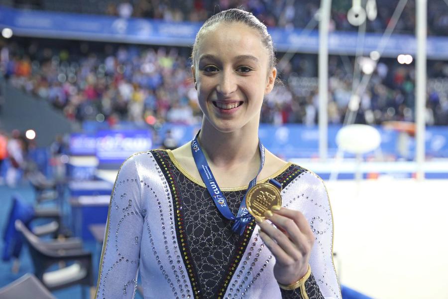 Nina Derwael, în BTarena din Cluj-Napoca, acolo unde a obținut prima medalie la senioare, un aur european la paralele/Foto: Imago Images Campioana olimpică, mondială și europeană la paralele și-a anunțat retragerea din gimnastică: „E destul. A fost foarte bine”