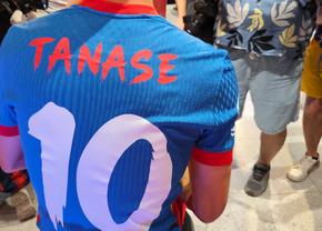 FCSB și-a prezentat noile echipamente » Multe surprize: tricouri portocalii și fontul „Dracula”