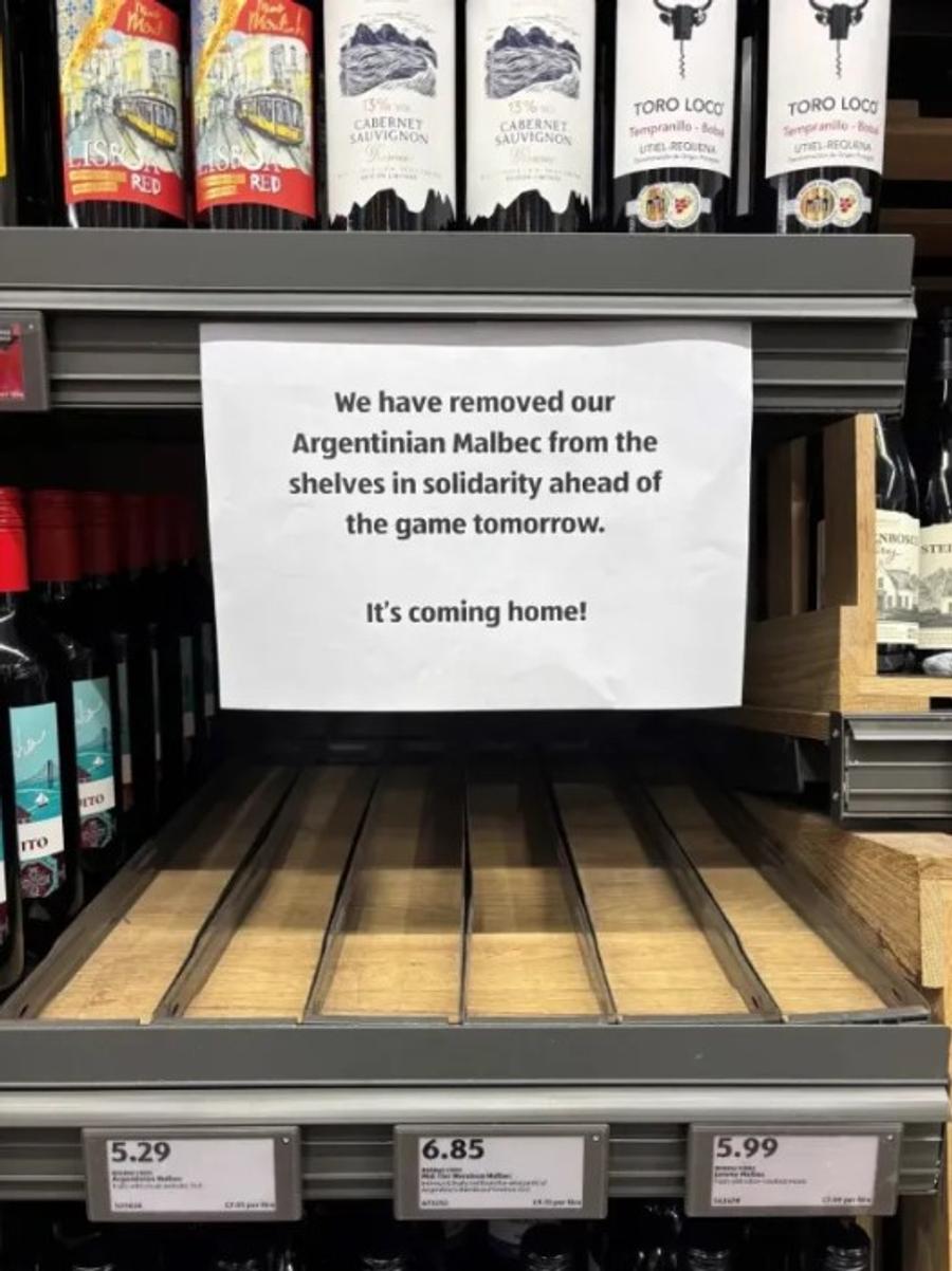Afișul care avertizează despre restricția la vinurile argentiniene din Aldi Rivalitatea cu argentinienii a atins deja cote absurde » Decizia luată de marile lanțuri de marketuri din Anglia