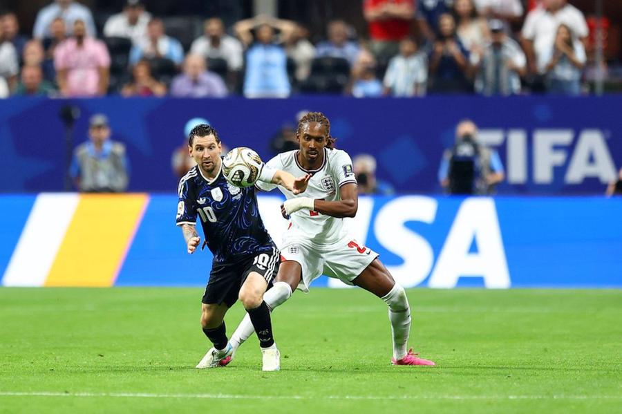 Întăriri pentru Cristi Chivu: Inter este aproape de a-l aduce pe înlocuitorul lui Dumfries