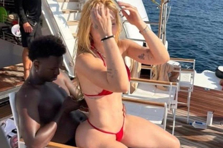 Vinicius Jr și Virginia Fonseca. FOTO: X @TouchlineX
