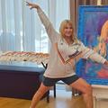 Încântată de tabloul primit, Nadia a făcut și o figură din gimnastică