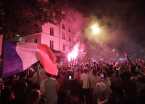 Înfrângerea Franței, urmată de peste 160 de arestări în Paris și Lyon