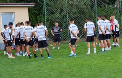 CHINDIA TÂRGOVIȘTE - DINAMO // VIDEO + FOTO Surpriză la Dinamo: 10 jucători la control antidoping » Ce vedetă a venit la antrenament