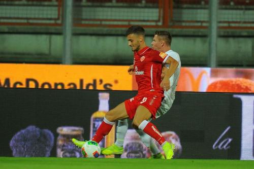 Vlad Dragomir (roșu) aparține de Perugia // foto: Facebook @ A.C. Perugia
