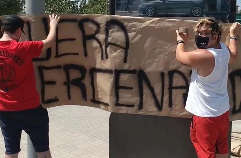 Fanii Barcelonei au protestat după eliminarea din Liga Campionilor