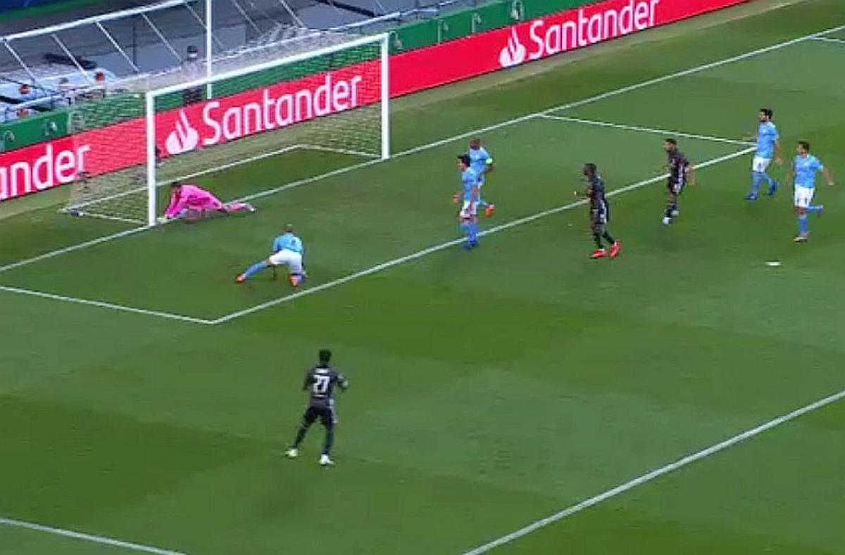 VIDEO + FOTO Kyle Walker, repriză de coșmar în Manchester City - Lyon! La un pas de autogol + gafă la golul francezilor