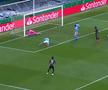 Walker a fost la un pas de autogol în City - Lyon // FOTO: Captură TV Telekom Sport
