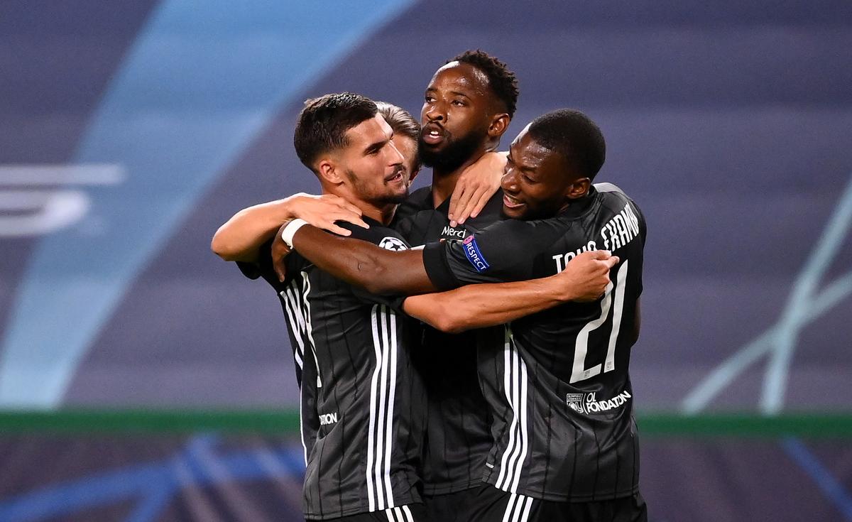 VIDEO + FOTO Kyle Walker, repriză de coșmar în Manchester City - Lyon! La un pas de autogol + gafă la golul francezilor