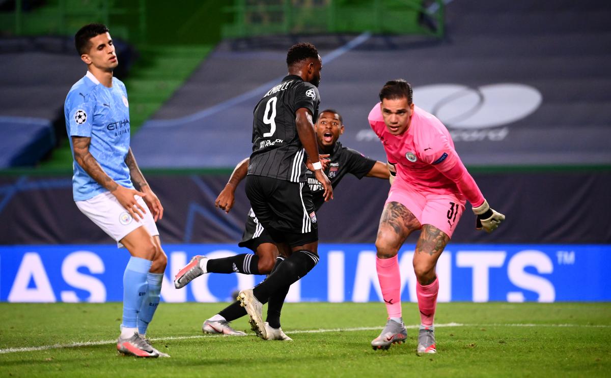 VIDEO+FOTO Guardiola pune la zid un jucător după eșecul lui Manchester City cu Lyon: „Nu poate face asemenea greșeli!”