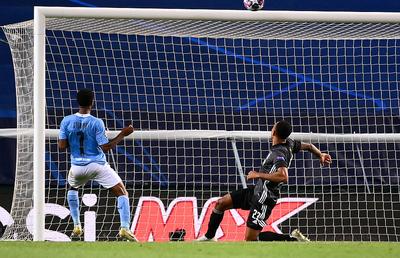 VIDEO + FOTO Raheem Sterling s-a făcut de râs! Starul lui Manchester City, ratare incredibilă înainte de golul decisiv al lui Lyon