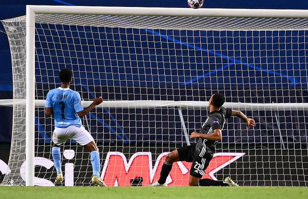 VIDEO + FOTO Raheem Sterling s-a făcut de râs! Starul lui Manchester City, ratare incredibilă înainte de golul decisiv al lui Lyon