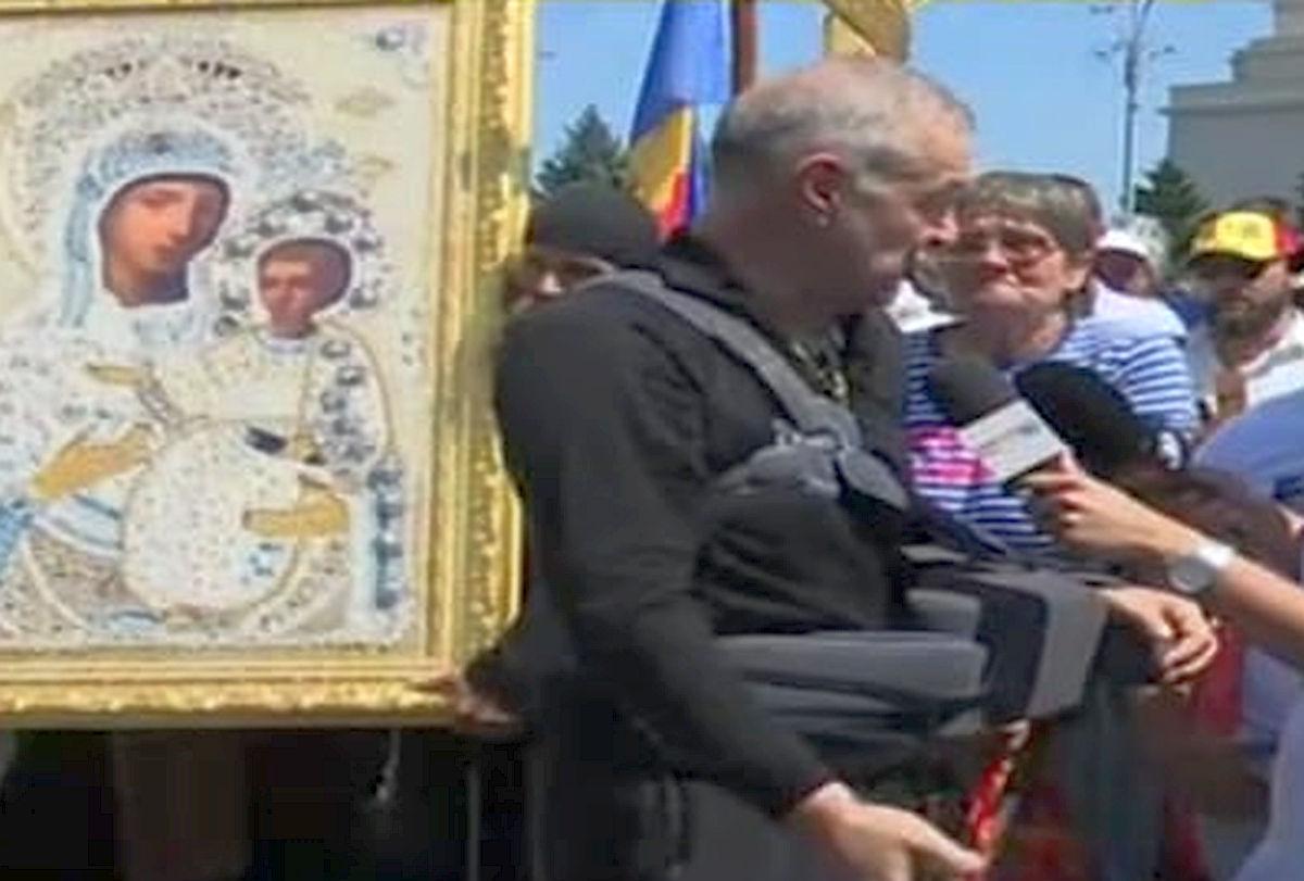 Gigi Becali, protest în stradă alături de preoți: derapaj homofob în direct » Imagini incredibile cu MM Stoica și Alexandru Tudor