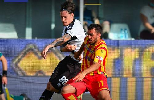 Parma, recent retrogradată în Serie B, a fost eliminată din Cupa Italiei de Lecce, 1-3. Dennis Man, titular, a jucat 60 de minute și a fost unul dintre cei mai periculoși oameni din tabăra „cruciaților”.