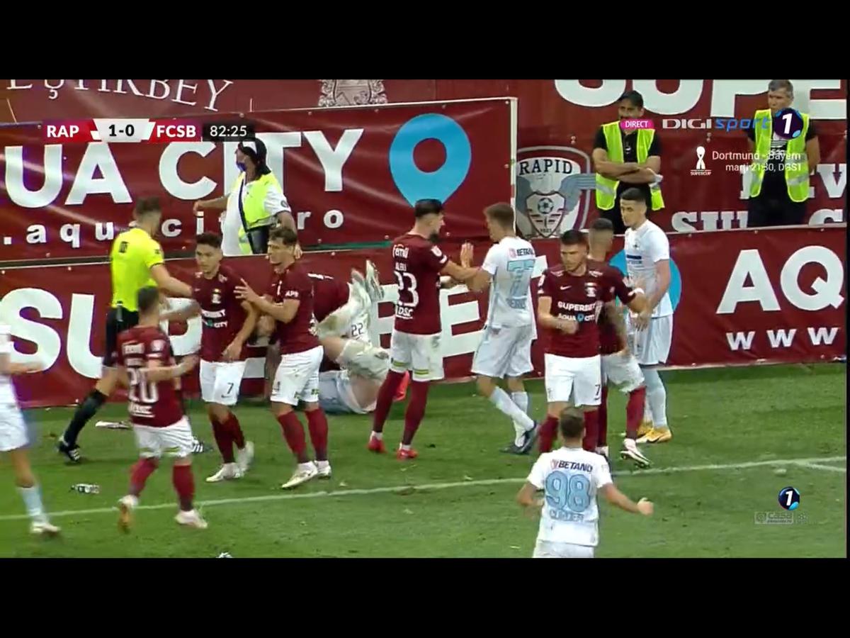 S-au luat la bătaie! Nervi întinși la maximum în finalul derby-ului Rapid - FCSB » 2 jucători au fost eliminați