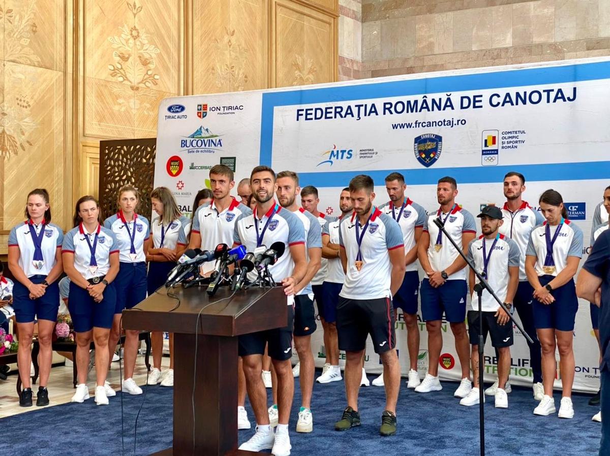 Niciun oficial al Ministerului Sportului nu i-a așteptat la aeroport pe canotorii care au adus 8 medalii României la CE de la Munchen: „Le urăm vacanţă plăcută în continuare”