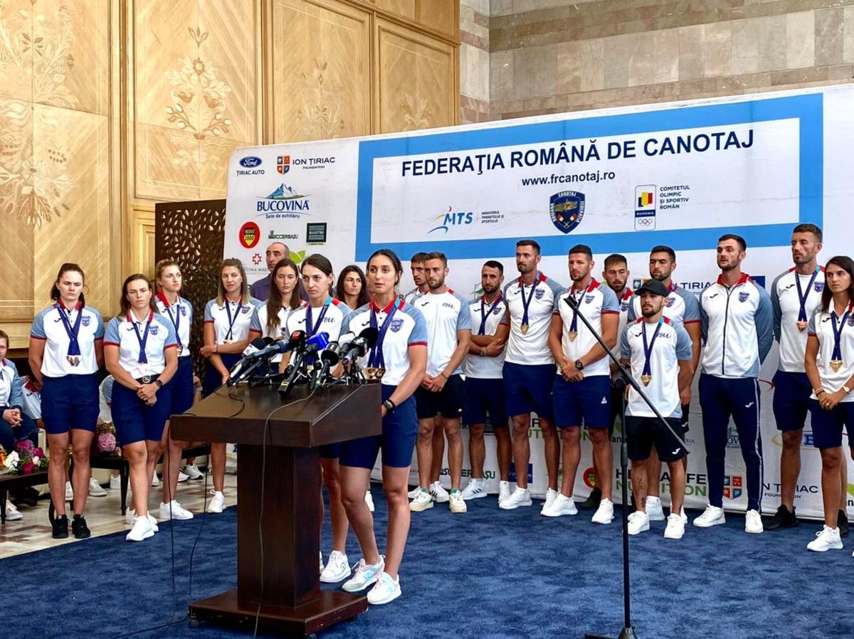 Niciun oficial al Ministerului Sportului nu i-a așteptat la aeroport pe canotorii care au adus 8 medalii României la CE de la Munchen / FOTO: Facebook@ FR Canotaj