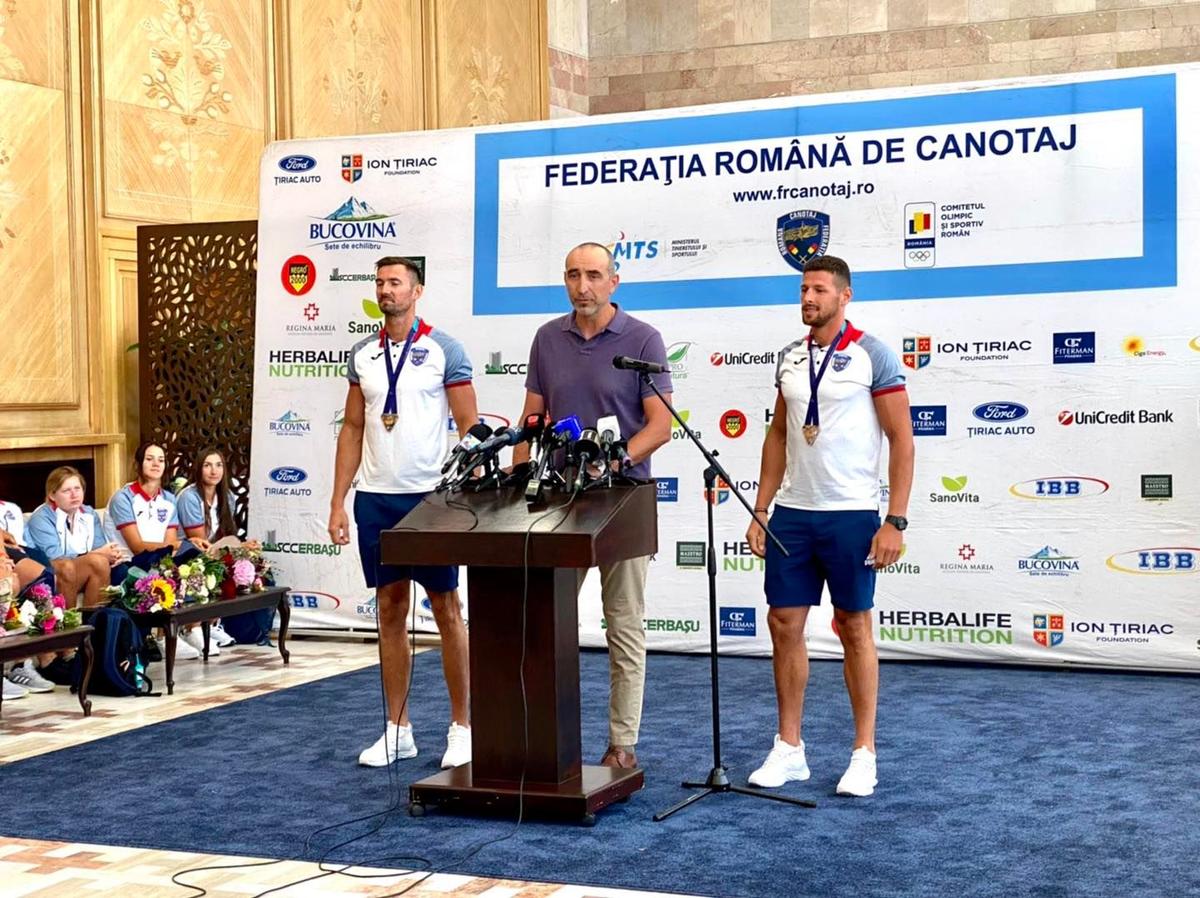 Niciun oficial al Ministerului Sportului nu i-a așteptat la aeroport pe canotorii care au adus 8 medalii României la CE de la Munchen: „Le urăm vacanţă plăcută în continuare”