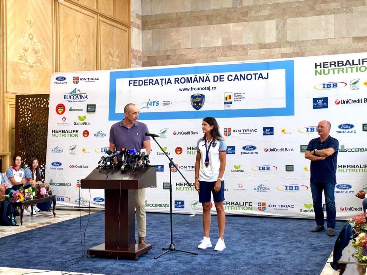 Niciun oficial al Ministerului Sportului nu i-a așteptat la aeroport pe canotorii care au adus 8 medalii României la CE de la Munchen / FOTO: Facebook@ FR Canotaj