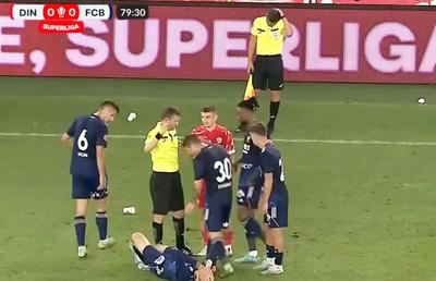 Noi imagini scandaloase pe „Arc” » Arbitru lovit din tribună: „Incredibil, incredibil! L-a țintit, i-a dat în cap!”