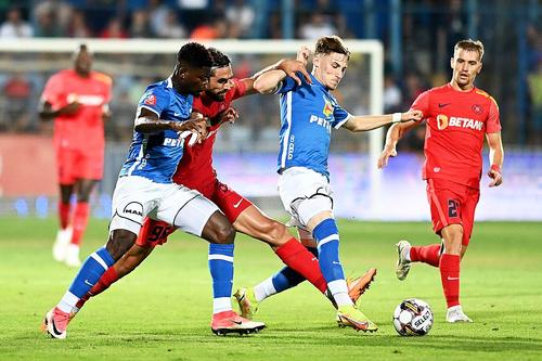 Constantin Grameni, al doilea de la dreapta la stânga, este dorit de Rapid // foto: Imago Images