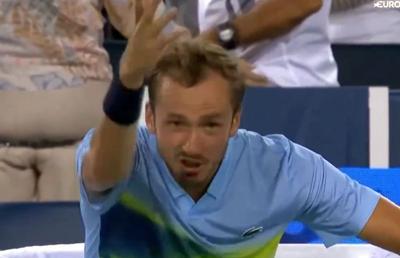 Medvedev, criză de nervi la Cincinnati! S-a răstit la arbitra de scaun și a părăsit competiția