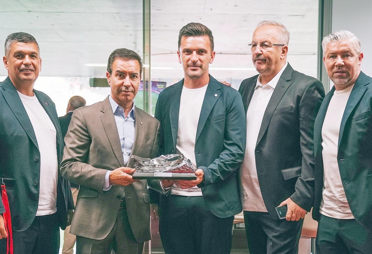 Sfătuitorul lui Nelu Varga a făcut parte din delegația oficială a celor de la CFR! Imaginile de la dineu au fost publicate de portughezi