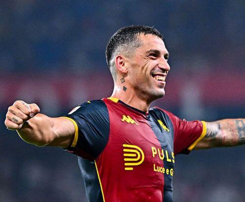 Nicolae Stanciu a trimis o „rachetă” la debutul oficial la Genoa, în partida din Cupa Italiei (3-0) cu Vicenza / Foto: Imago