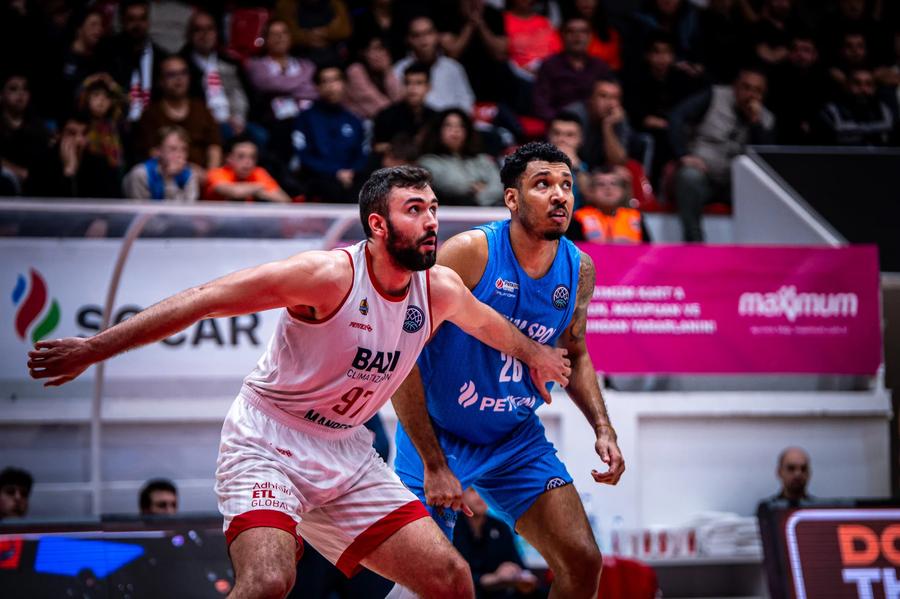 Emanuel Cățe, în maioul Manresei/Foto: fiba.basketball La 18 luni după eșecul cu Luxemburg, liderul naționalei explică parcursul tricolorilor și e gata de încă un sezon în Spania: „Vreau să ajut cât pot de mult”