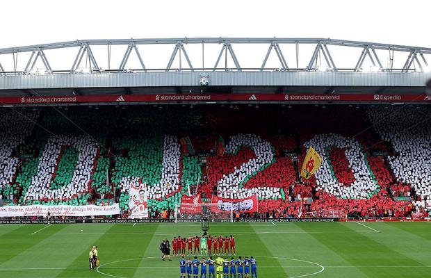 „You'll Never Walk Alone”: Momente absolut emoționante la startul Premier League! Anfield a cântat și a plâns în memoria lui Diogo Jota