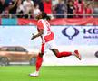 Cu doi fotbaliști eliminați, Dinamo rezistă în fața revelației UTA » Repriză incendiară pe Arena Națională! Clasamentul ACUM