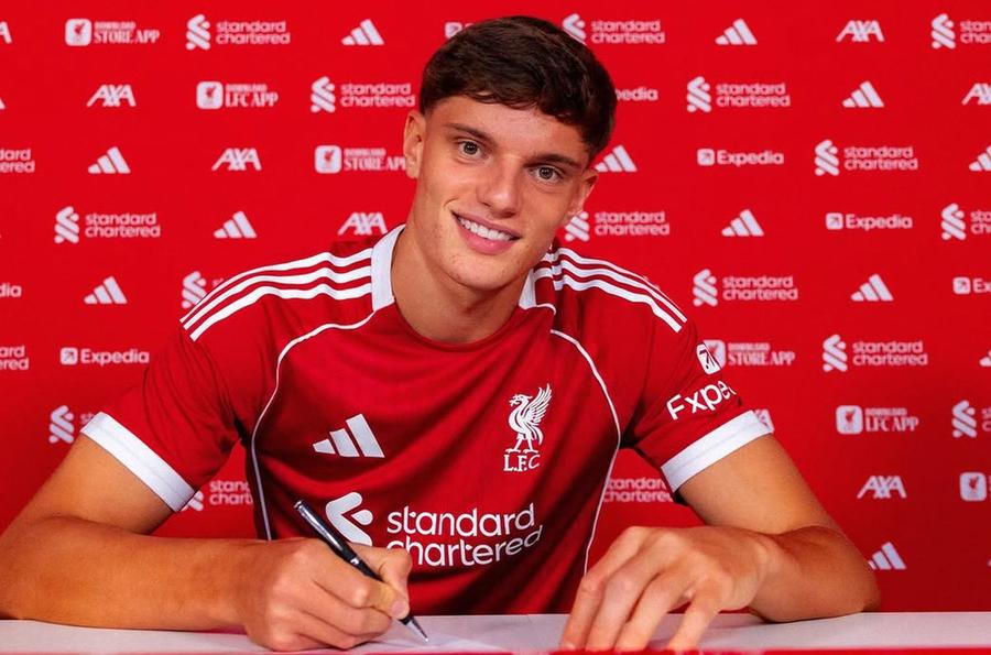 Arne Slot despre achiziția lui Liverpool: „E înalt, rapid, bun, ba chiar și frumos... De-aia am plătit atâția bani!”