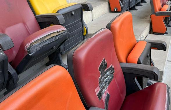 Ruina Națională » GSP a surprins haosul de la cel mai mare stadion al României: scaune rupte la „oficială”, găuri în tavan, reparații cu banda izolatoare