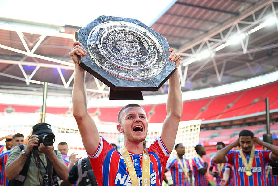 Adam Wharton, după victoria lui Palace în fața lui Liverpool (Supercupa Angliei 2025) / FOTO: GettyImages Real Madrid nu renunță la Adam Wharton » Ce ultimă ofertă a primit Crystal Palace pentru mijlocașul englez!