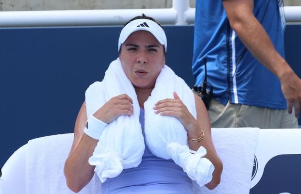 Gabriela Ruse nu a mai așteptat reluarea jocului cu Alexandra Eala, ci a ales să se retragă! Ea pierduse ultimele 9 game-uri
