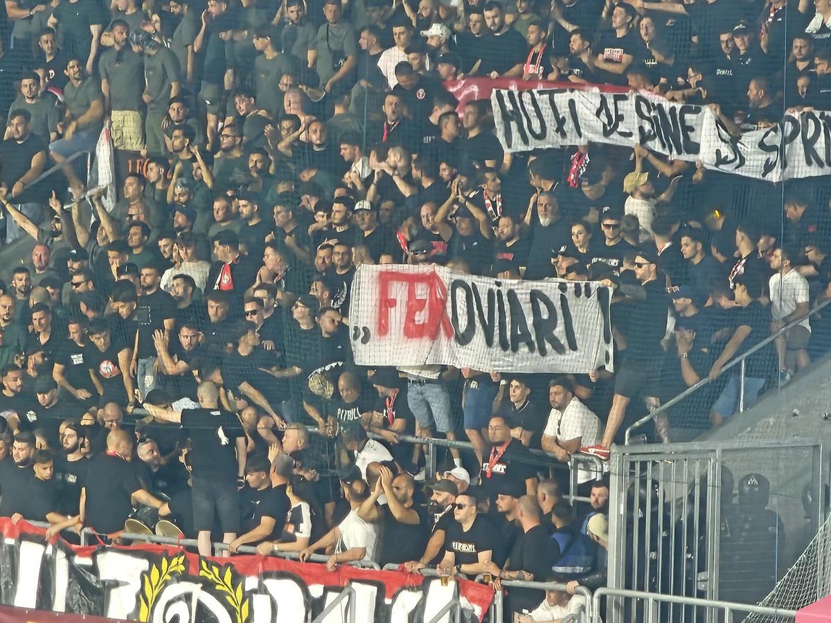 Din nou mesaje cu iz rasist la Rapid - Dinamo » „Câinii” au aflat scenografia giuleștenilor