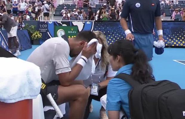 Novak Djokovic, eliminat în turul secund la Cincinnati! Scene dure: sârbul a vomitat în prosop din cauza căldurii
