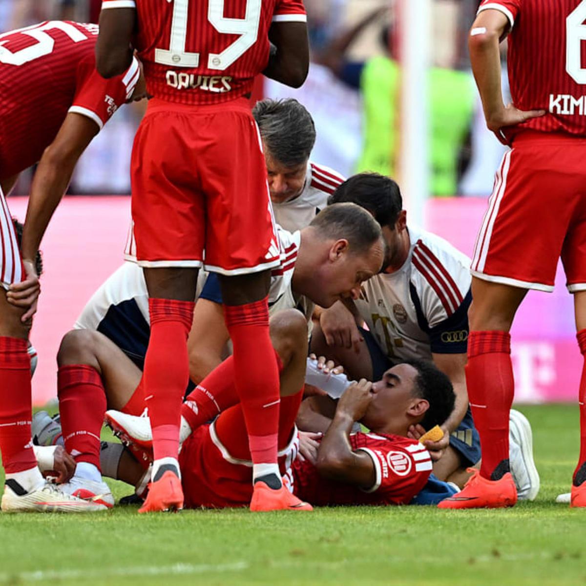 Jamal Musiala s-a prăbușit pe teren în amicalul Bayern - Leipzig